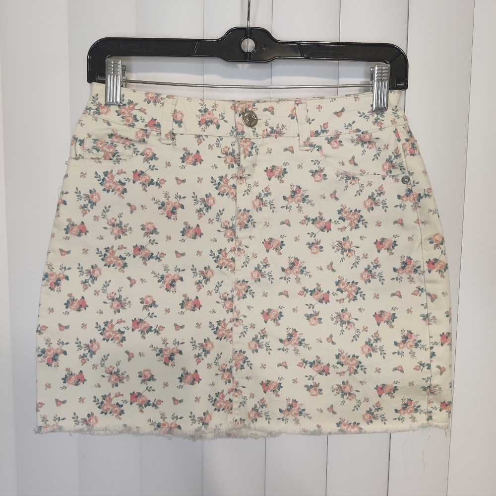 Wild Fable Cream color miniskirt with pink flowers size 2 - Picture 1 of 3